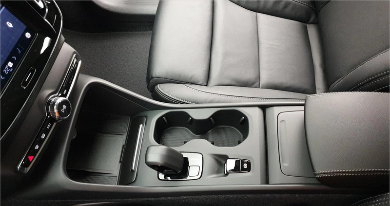Volvo XC 40 cena 159511 przebieg: 5, rok produkcji 2023 z Baranów Sandomierski małe 407